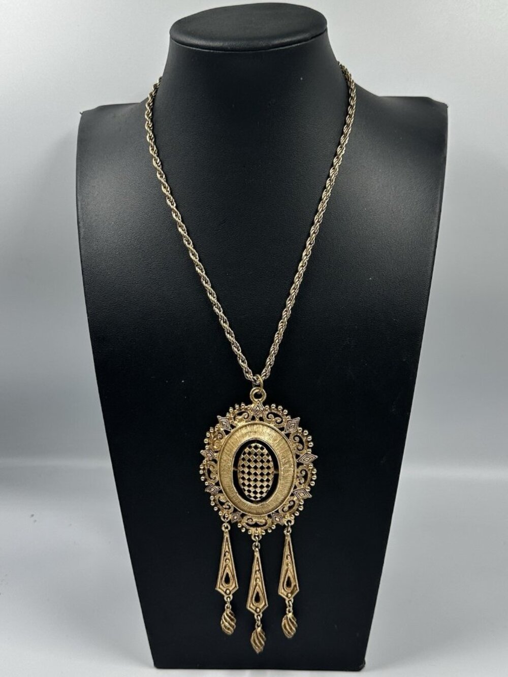 Vintage Medallion Pendant Necklace Gold Tone Ornate Statement Long Chain - Picture 2 of 9